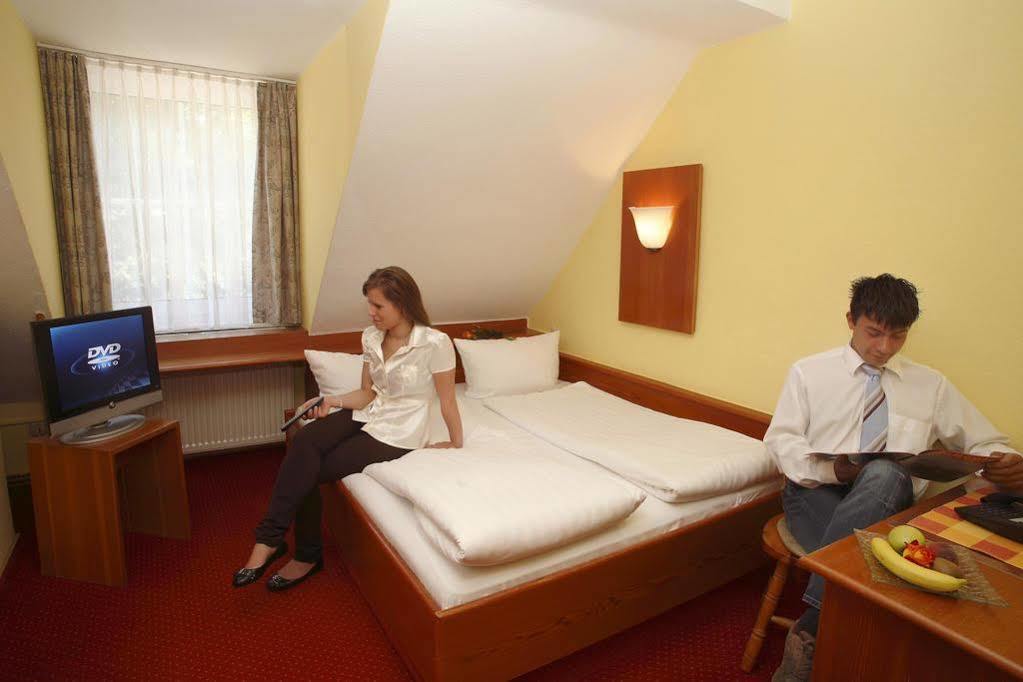 Hotel Garni Harzer Hof Osterode am Harz Exterior foto